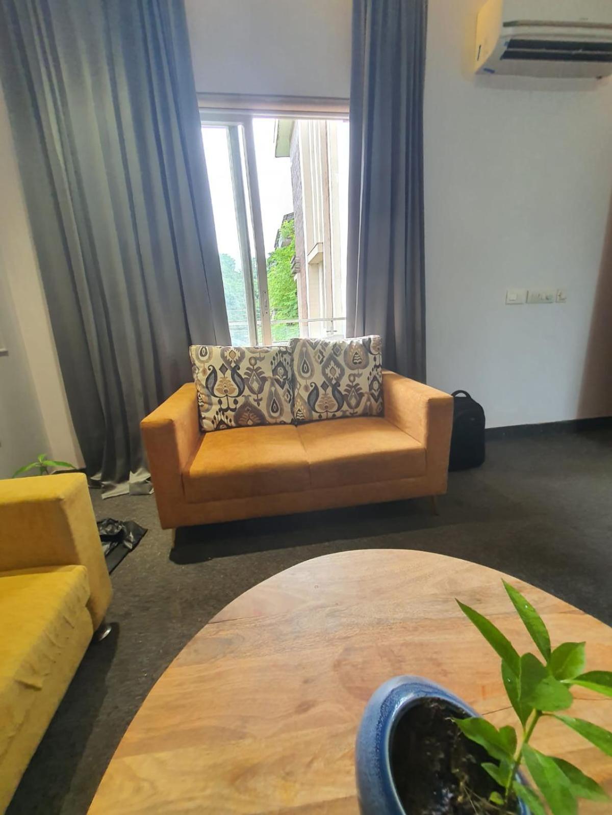 Mallenzo Suites Dlf Phase 1 Гургаон Екстериор снимка
