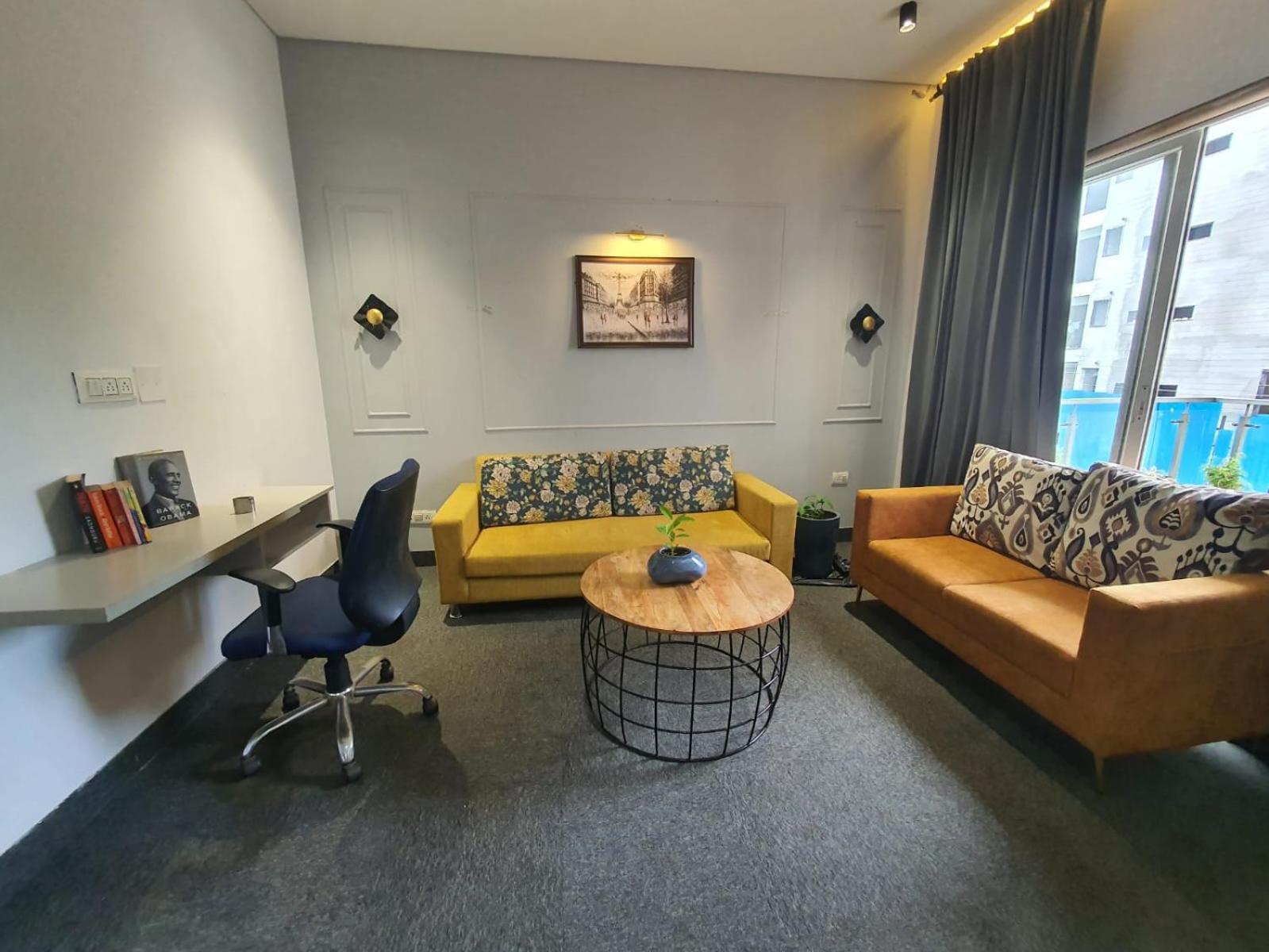 Mallenzo Suites Dlf Phase 1 Гургаон Екстериор снимка
