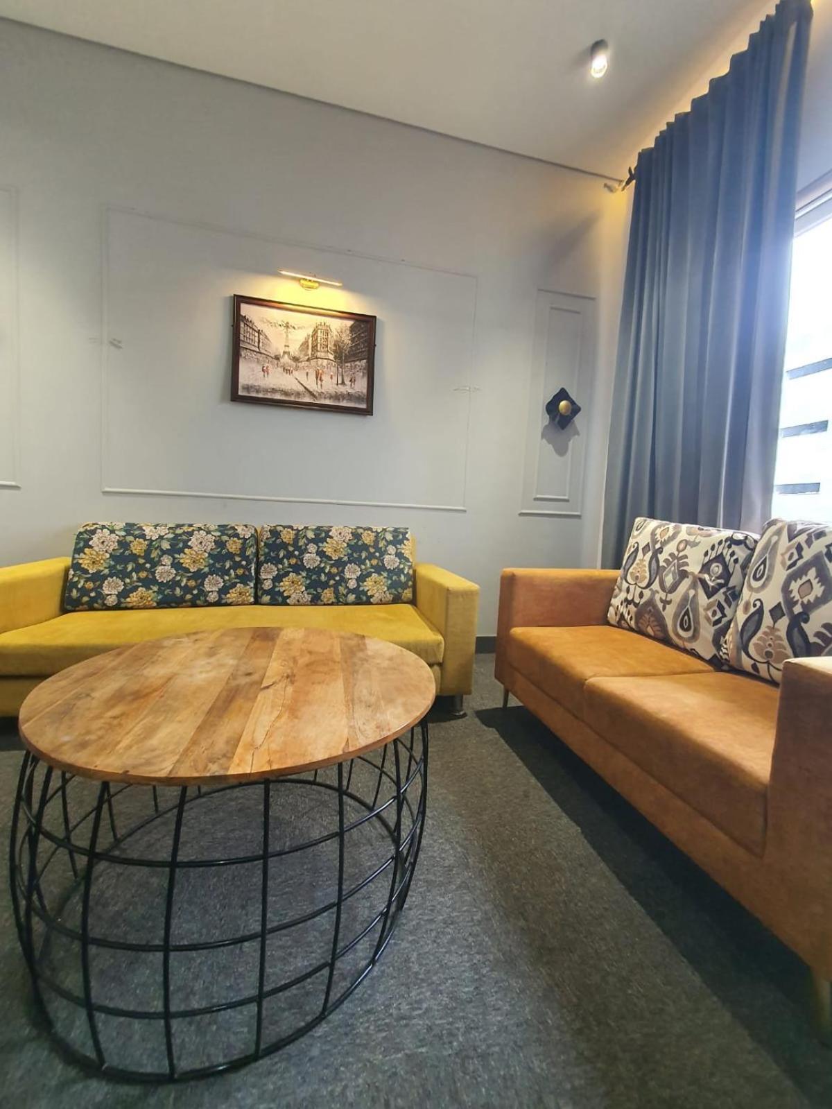 Mallenzo Suites Dlf Phase 1 Гургаон Екстериор снимка