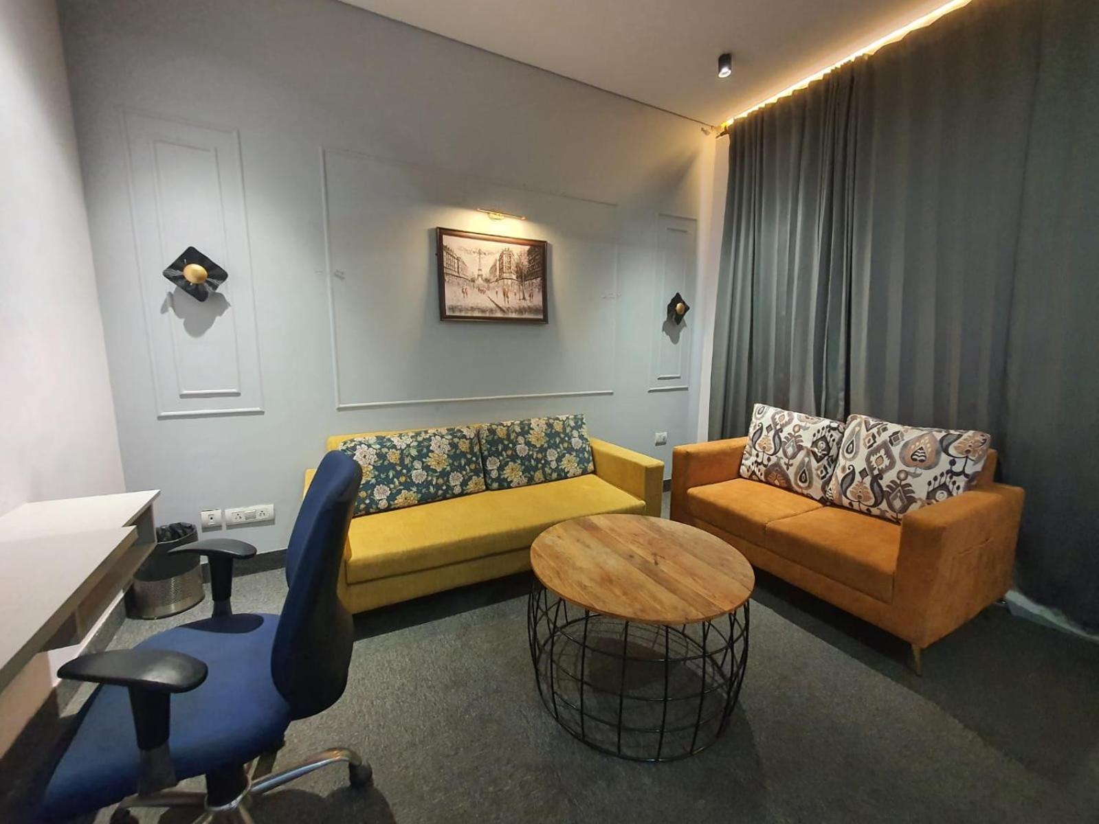 Mallenzo Suites Dlf Phase 1 Гургаон Екстериор снимка