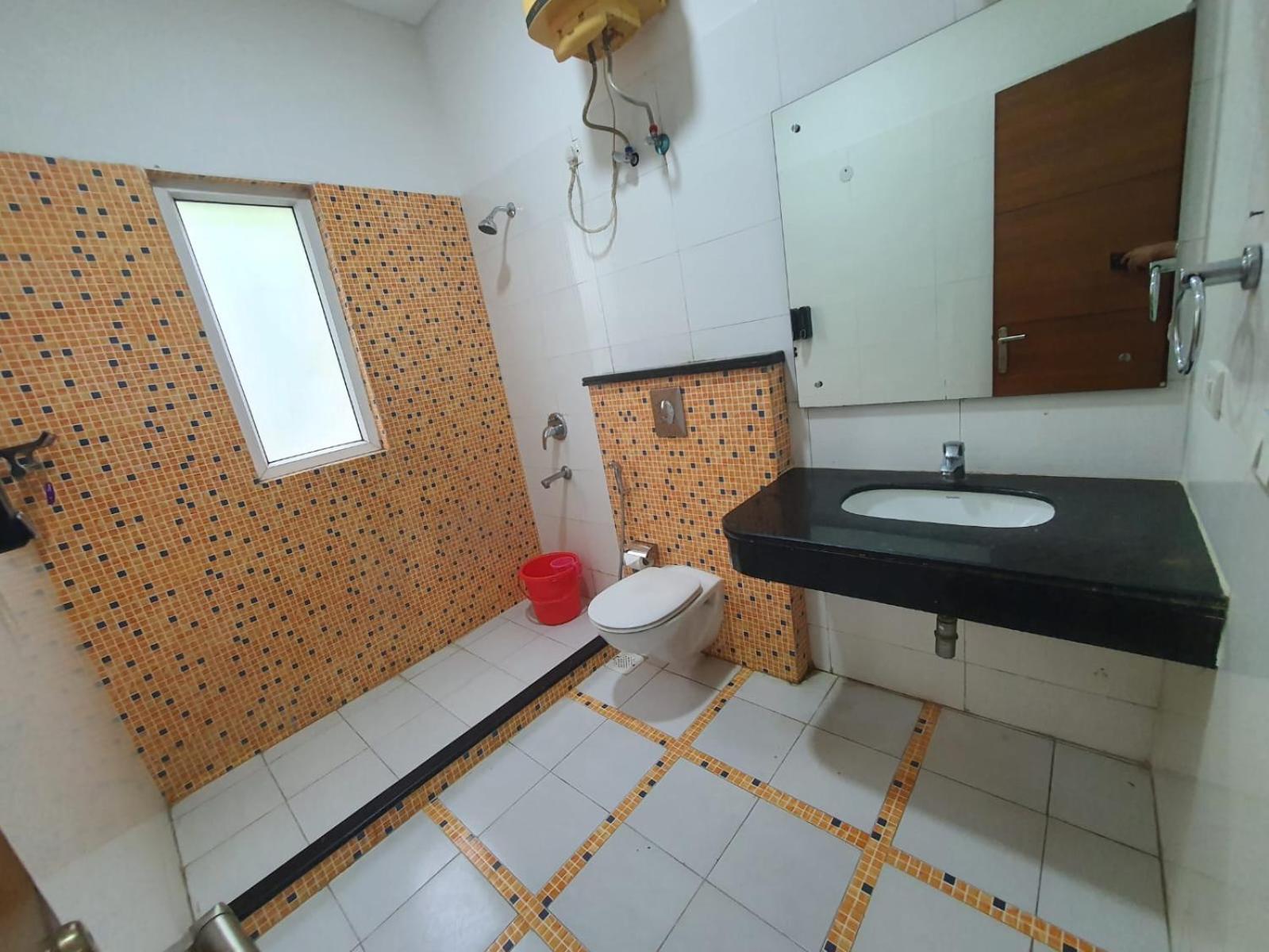Mallenzo Suites Dlf Phase 1 Гургаон Екстериор снимка
