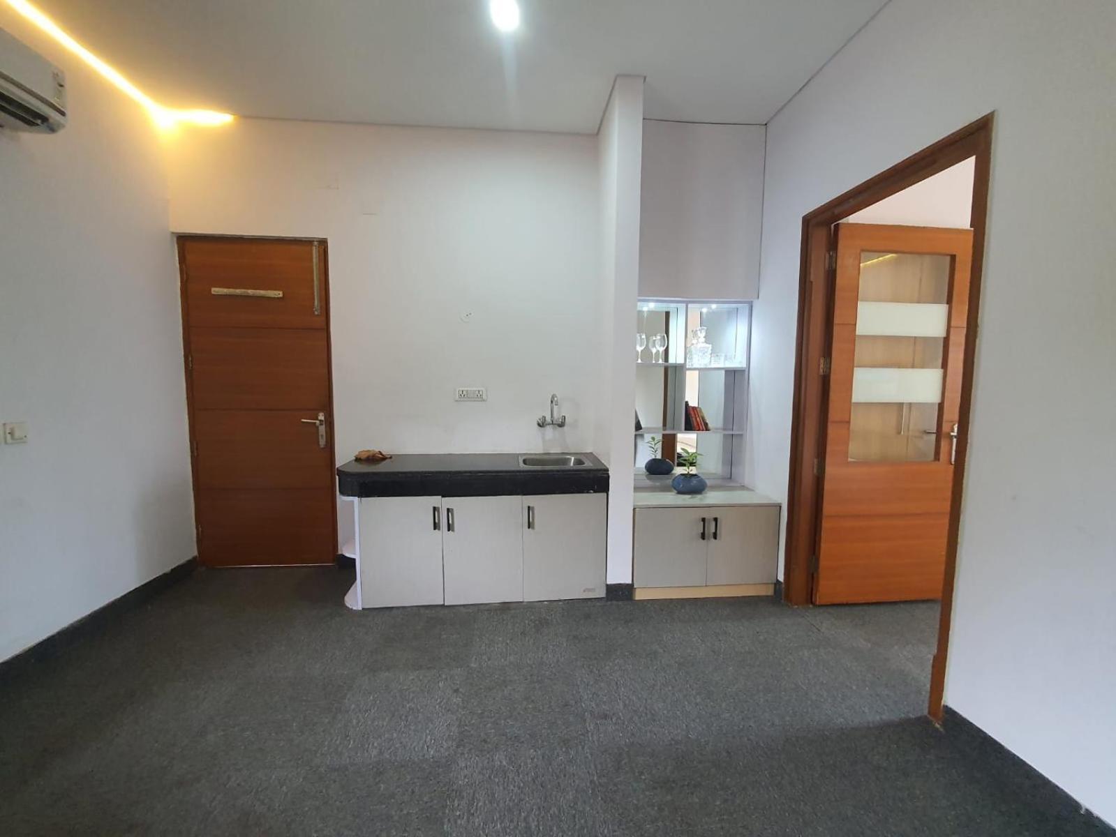 Mallenzo Suites Dlf Phase 1 Гургаон Екстериор снимка